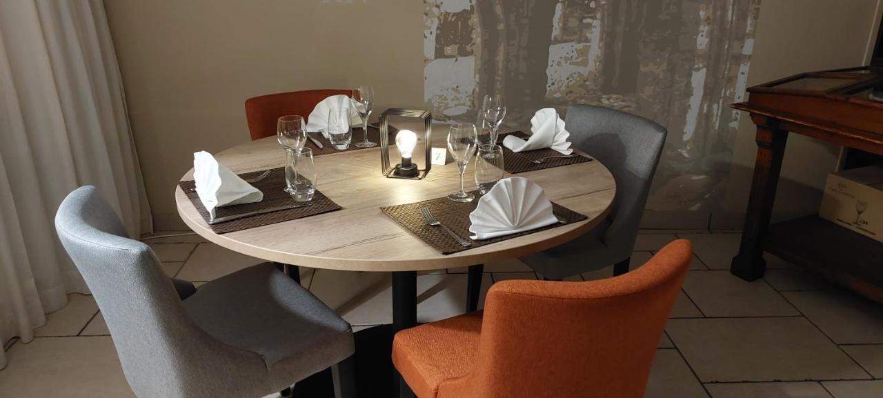 Logis Hotel Restaurant Le Relais De L'Abbaye Saint-Evroult-Notre-Dame-du-Bois 외부 사진